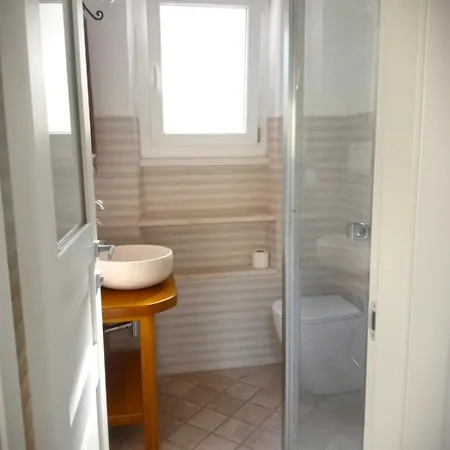 Casa Mutreku 1m From The Beach,2 Kitchens, 2 Showers شقة *
