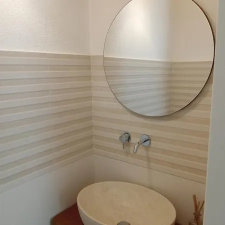 Casa Mutreku 1m From The Beach,2 Kitchens, 2 Showers شقة *