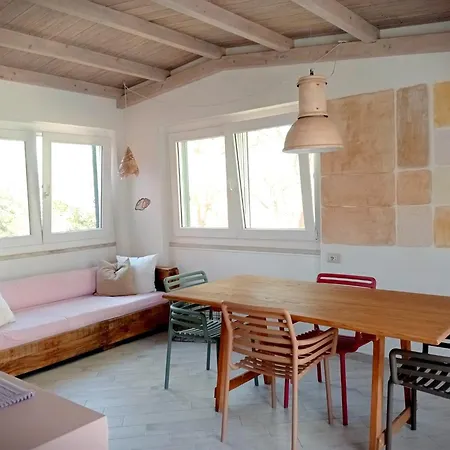 Casa Mutreku 1m From The Beach,2 Kitchens, 2 Showers Lejlighed *