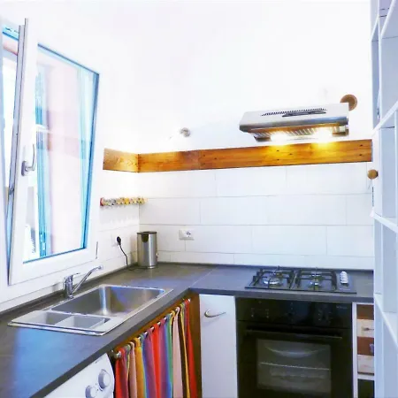 Casa Mutreku 1m From The Beach,2 Kitchens, 2 Showers