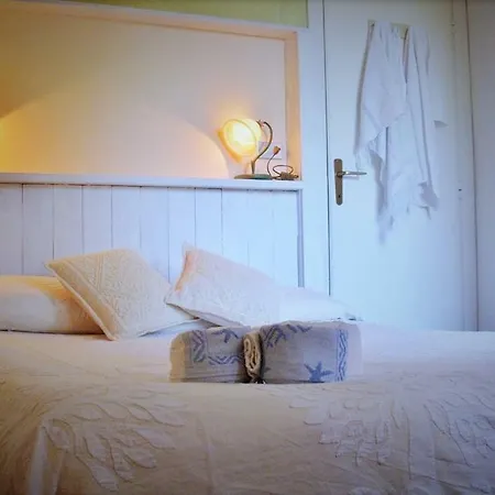 Casa Mutreku 1m From The Beach,2 Kitchens, 2 Showers Lejlighed *